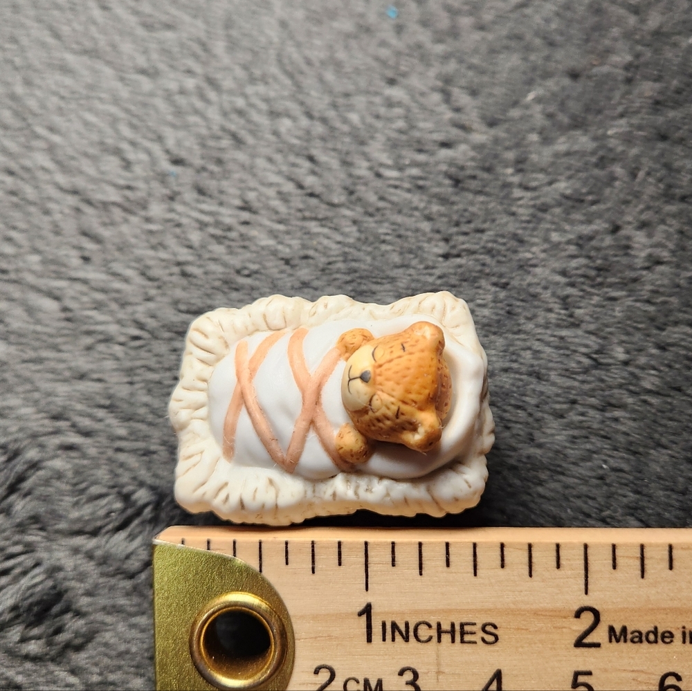 Lucy & Me Nativity Manger Baby Bear figurine by Lucy Rigg Enesco 1987 Vintage